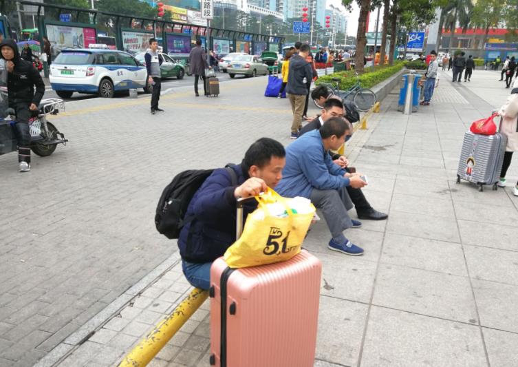 第二次才是乘客购票乘车的地方,这样的设计也是为了来深圳的打工者一