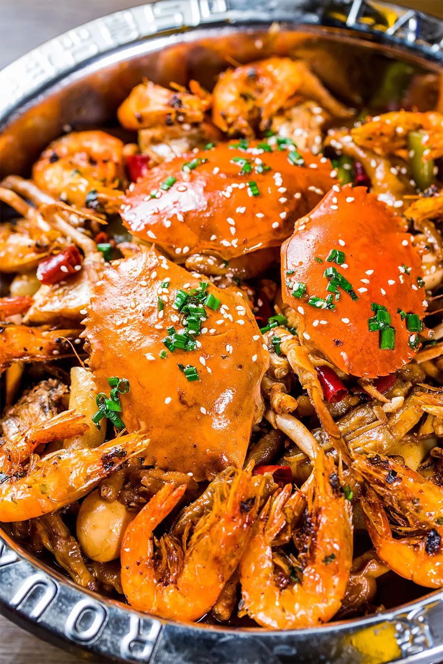 虾蟹煲也是赖胖子家的王牌,大份的有20只虾左右,每只个头都差不多.