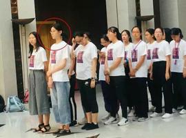 原创清华学霸武亦姝低调现身复旦大学，身高很突出，男生：好有压力