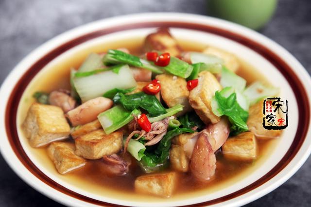 今天分享给朋友们一道北方喜欢吃的炖菜:籽乌炖豆腐.