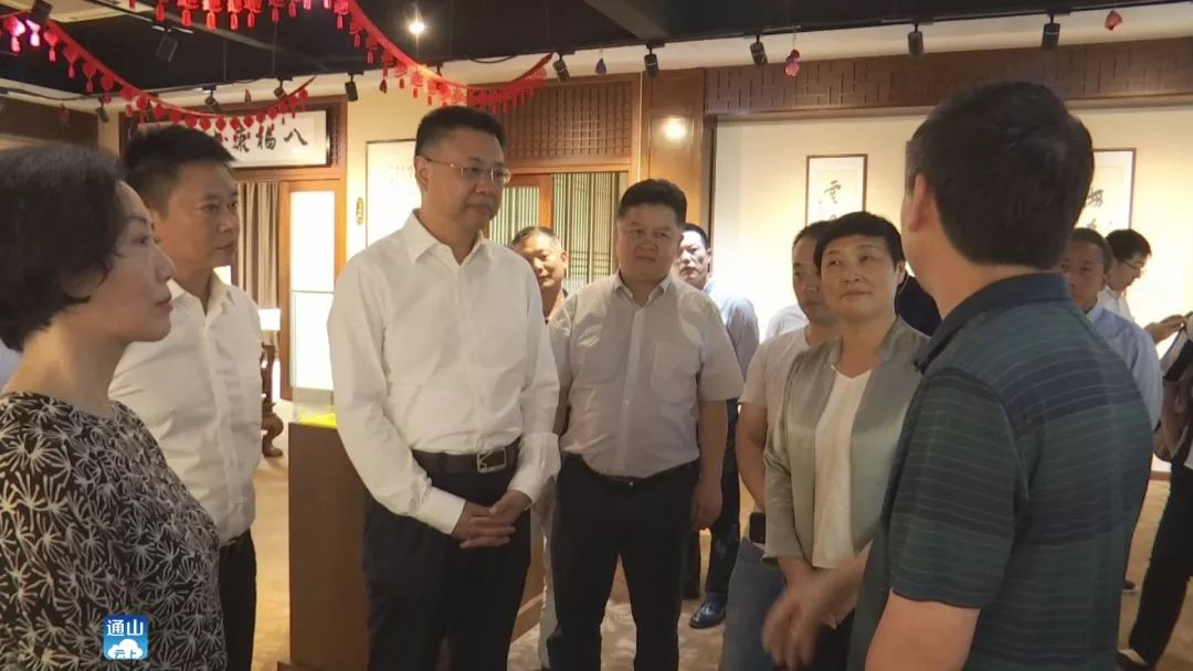 县长陈洪豪,市委副秘书长,省纪委驻通山工作队队长胡长学,副县长沈其