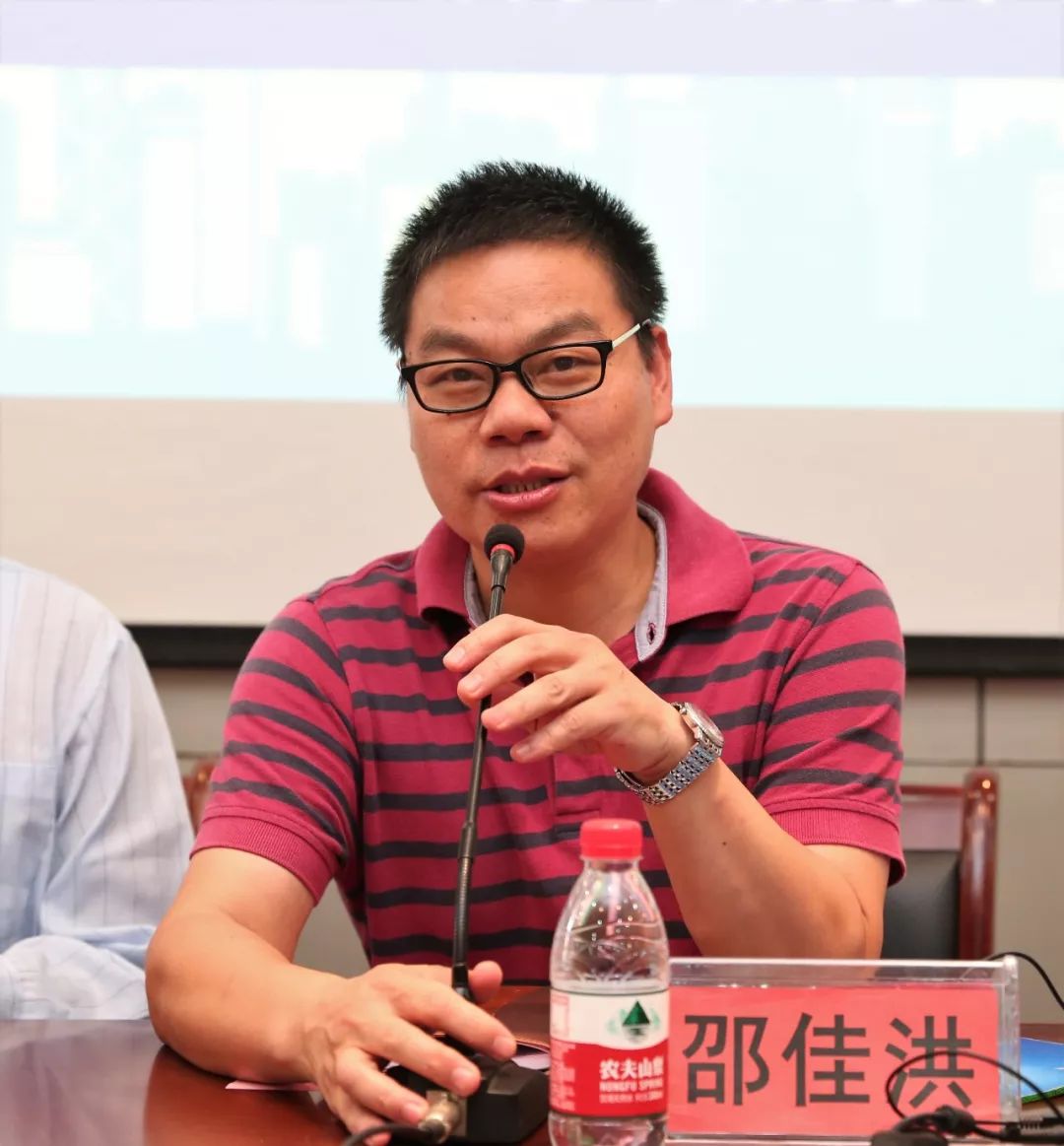 大学教授李桓,冯灵芝,郭磊和慈溪技师学院院长邵佳洪,副院长施俊杰