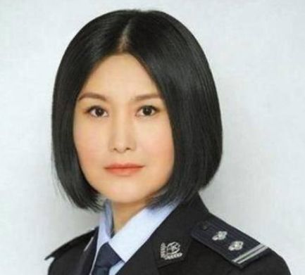 原创她被誉为最美警花嫁大23岁知名导演如今年过半百为夫守寡