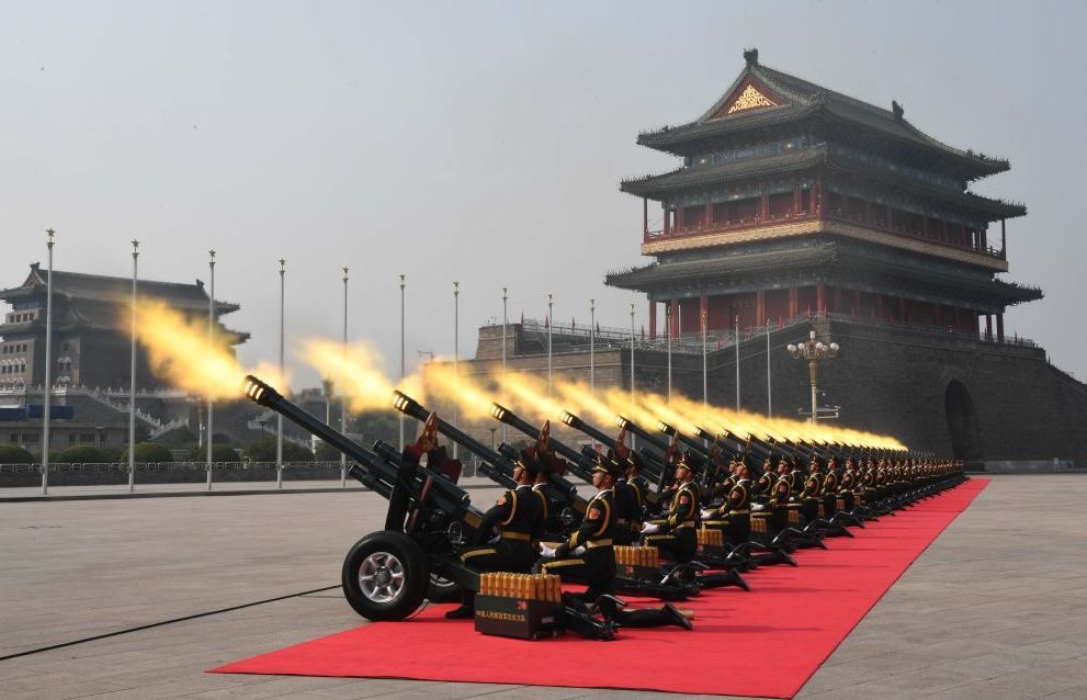 主题教育教育集锦 | 福州三中党员教师观阅兵有