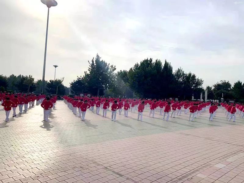 乐亭县中老年人庆祝新中国成立70周年暨欢度重阳节健身操展演在青春