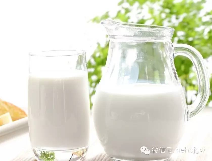 2、喝酒之前半小时，喝瓶牛奶，最好是纯奶或者含糖，可预防醉酒兴胃炎和