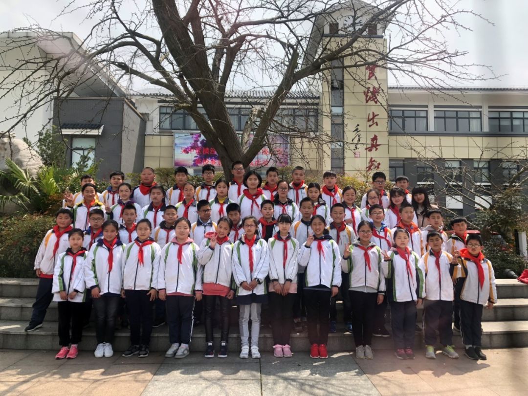 光福中心小学六(3)中队,现有队员47名,是一个具有凝聚力,有着很强集体