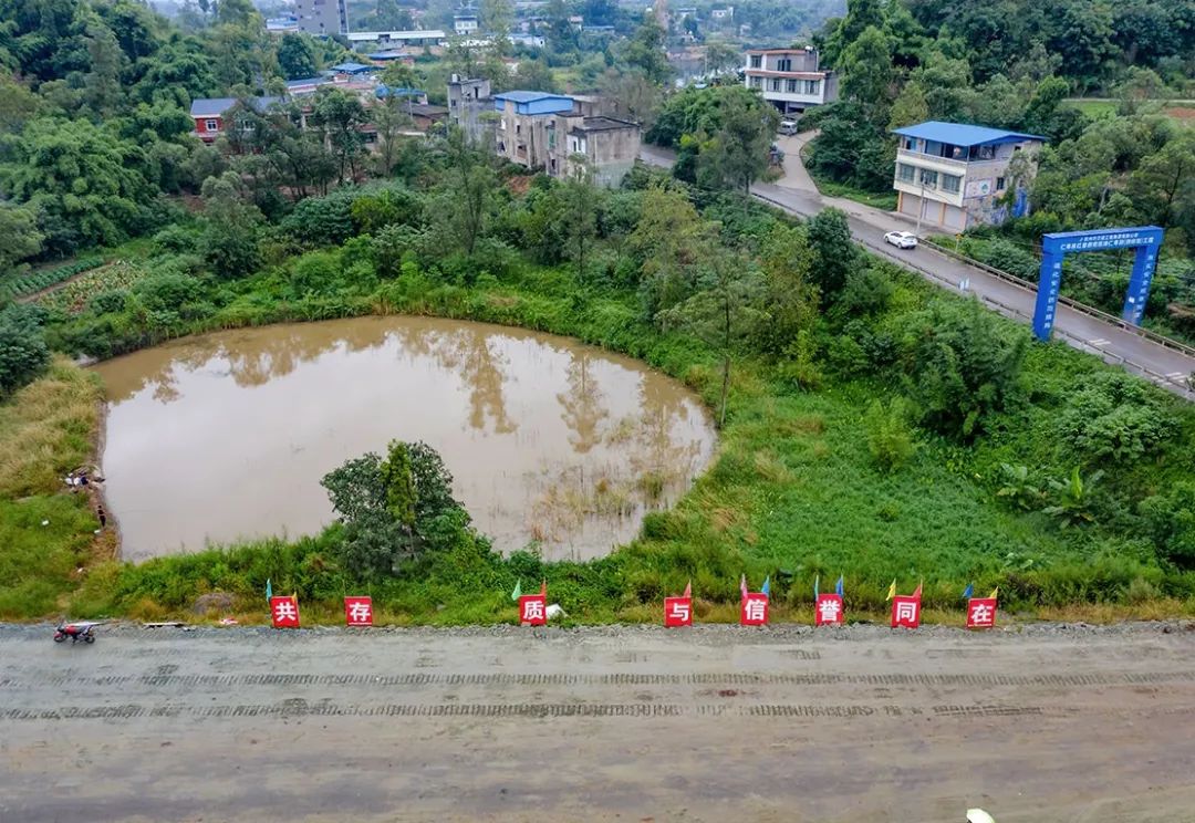 禾加镇地处仁寿县东南部,距仁寿县城36公里,2000年被四川省政府批准为