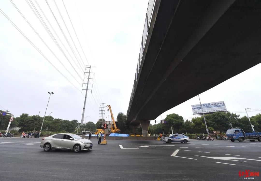 无锡高架桥侧翻事发现场地面道路通车!