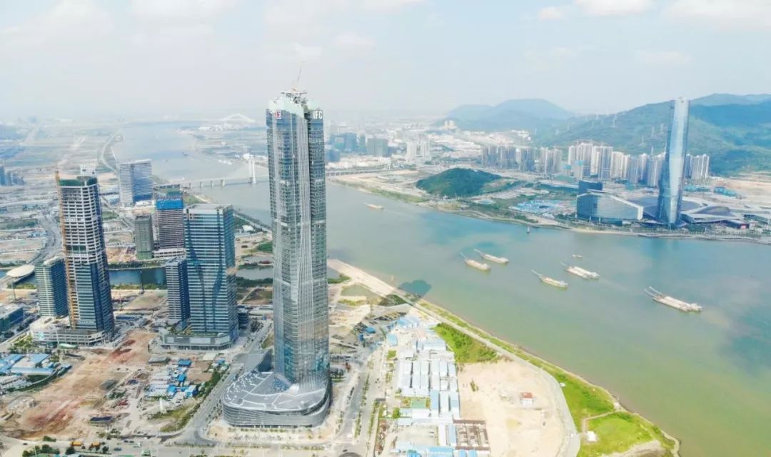 新高度丨三鑫科技承建珠海第一高楼横琴ifc塔楼幕墙正式封顶