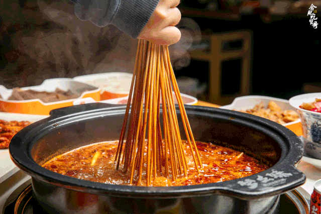 这是政务区zuì狠的串串火锅!