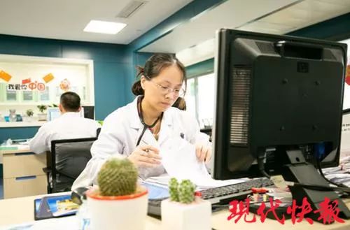 新华社：“妈妈，你为什么不回我呀？”