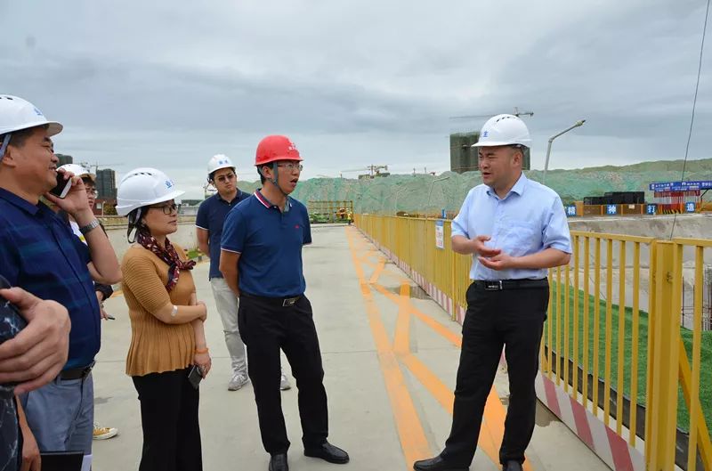 58月15日,副市长房义勇到新建广汉市人民医院项目现场调研指导.