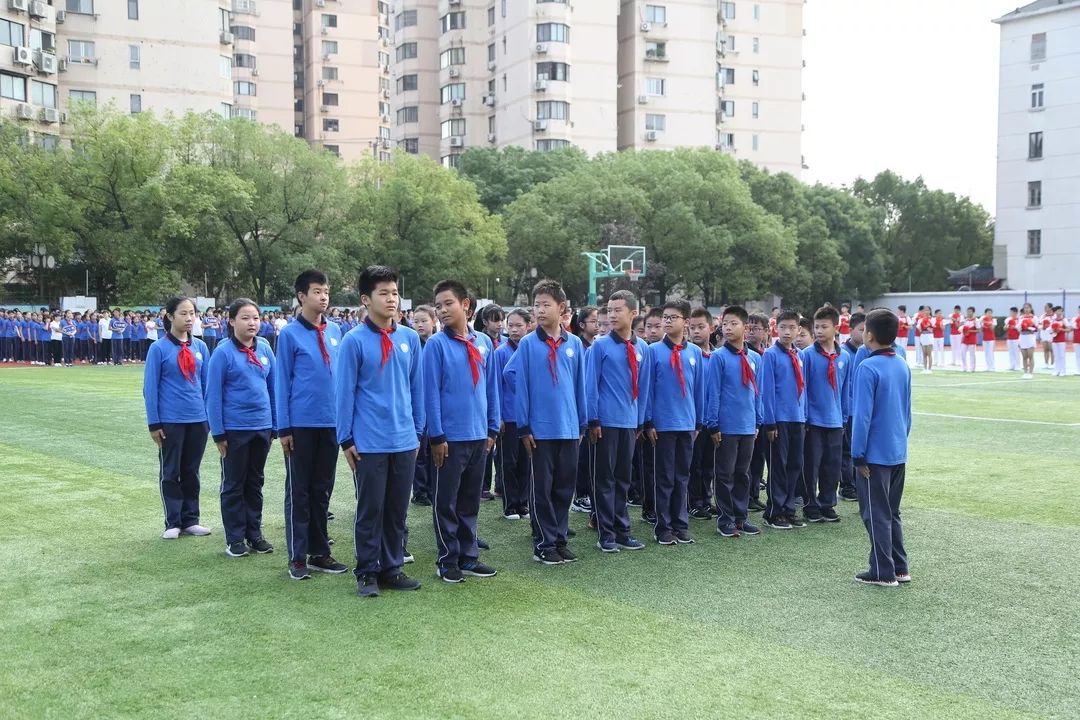 运动无限精彩成长无所不在七宝二中第四十五届运动会