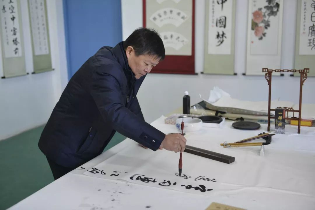 圌山书画院 群贤毕至砚池畔,翰墨丹青写春秋