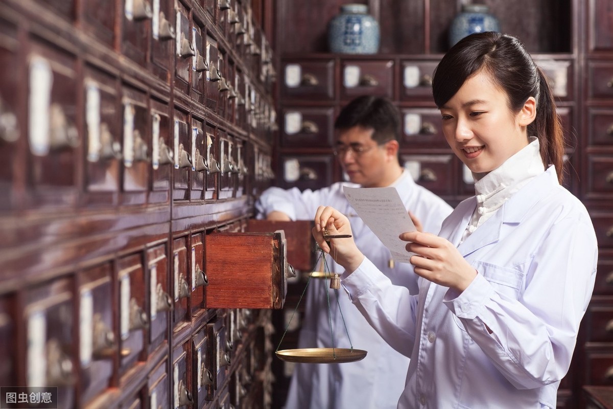 wly顺其自然：月子里发烧能喂奶吗？什么消炎药哺乳期能吃？妈妈们都应该了解一下