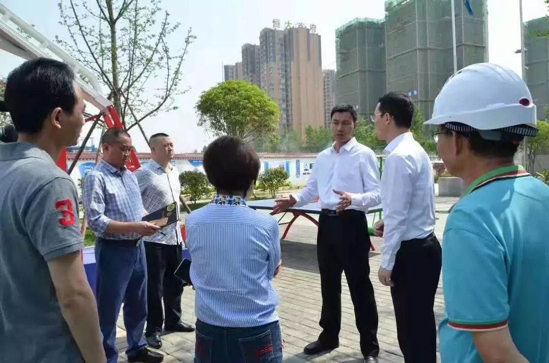 4月22日,广汉市委书记张俊懿到广汉市人民医院新建项目工作现场进行