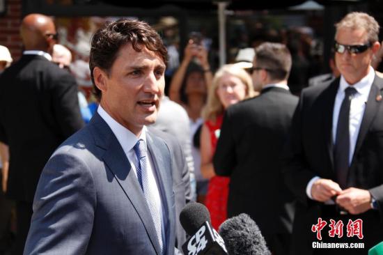 疑似安全遭威胁加拿大总理穿防弹背心参加竞选活动