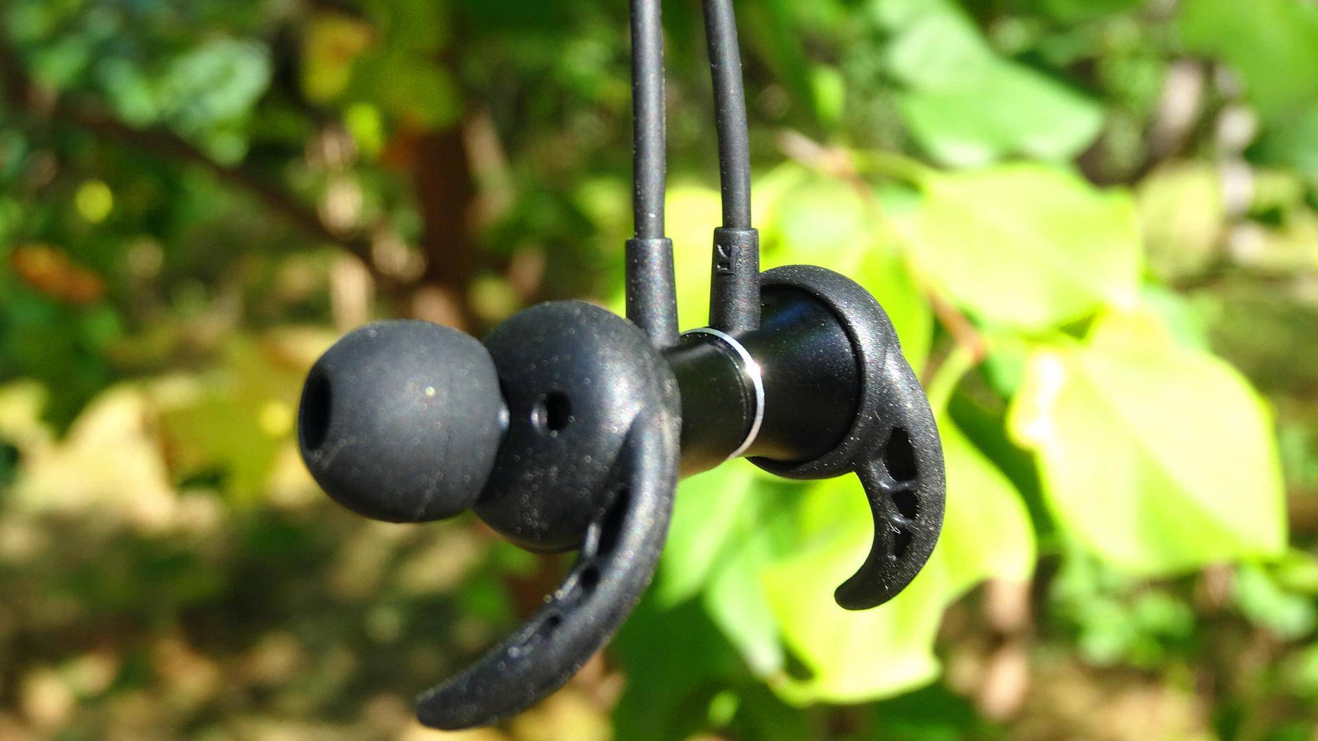 防水全触控 击音S2为你诠释挂颈蓝牙耳机新时