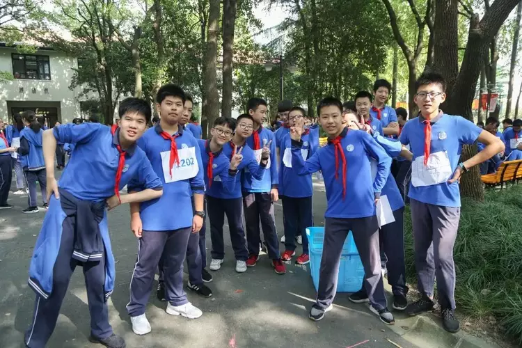 运动无限精彩成长无所不在七宝二中第四十五届运动会