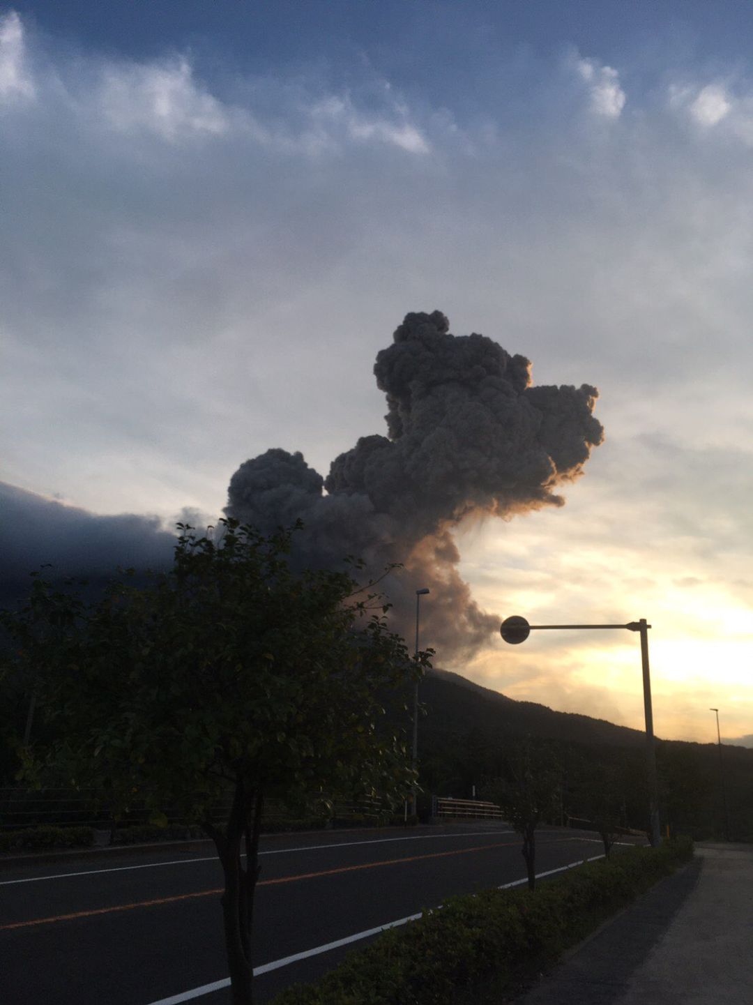 鹿儿岛地震最新消息 b07080cce8ca41f1afe1579b778571eb.jpeg