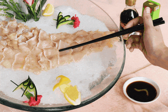 识吃的老餮都知道,象拔蚌首选刺身吃法~象拔蚌刺身01象拔蚌刺身这样