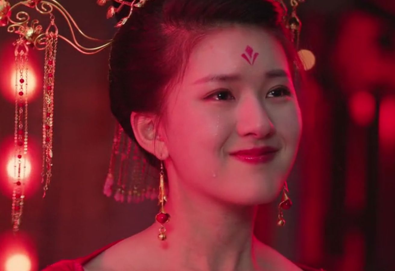 现在已经撞脸不奇怪了,而她就厉害了,撞上了课本封面