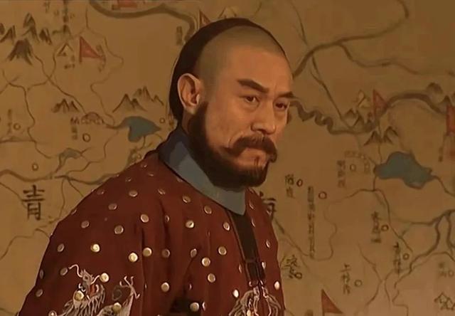 儿子是演员杜淳,他经历三次婚姻感情不顺,年过花甲仍绯闻缠身