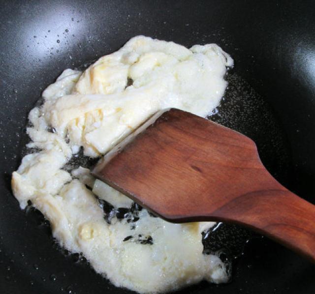 鸡蛋炒大米最简单做法 0ec54271d4fa4594923b7c2468761e6f.jpeg