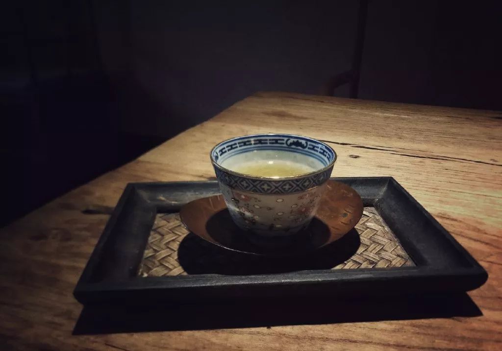 酒逢知己千杯醇,茶遇知音万众香