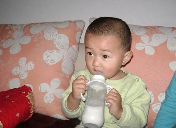 樱桃育儿经：儿科主任：孩子睡前，宁可饿着也不要吃这5种食物，易积食不长个