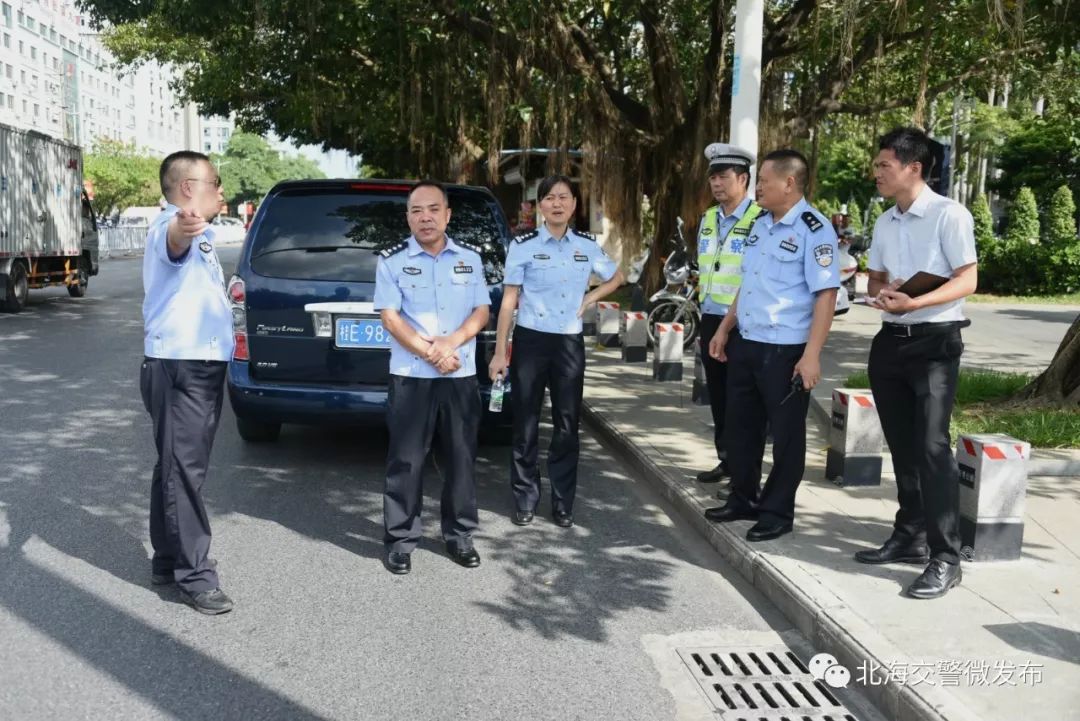 10月10日,北海市公安局交通警察支队党委副书记,政委刘振兴率交警支队