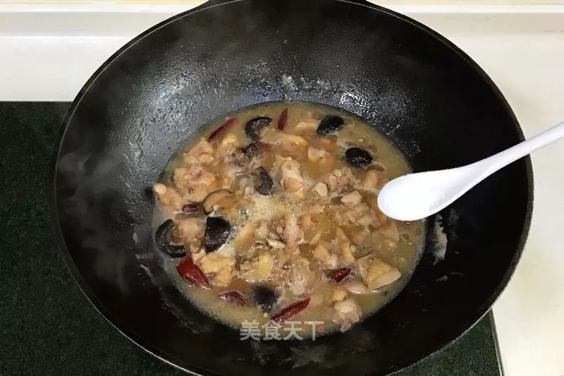 在家怎么自己做黄焖鸡 35c87d55b91e40d4b6a97998a101fd71.jpeg