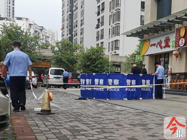 柳北区天江城小区一13岁女孩坠楼身亡,家中留有遗书
