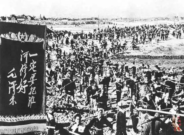 纪录片《一定要把淮河修好 1952》:"同志们请注意,现在开始合拢了!"