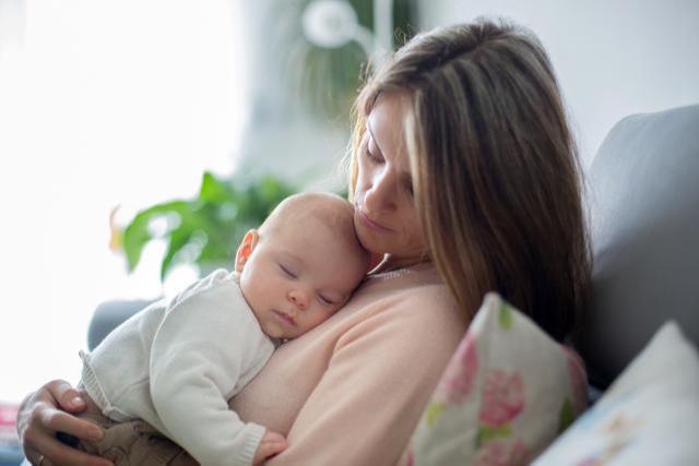 几个月的宝宝可以自己躺床上睡 7336d0a74acd4ee2960d8ae5e62277c3.jpeg