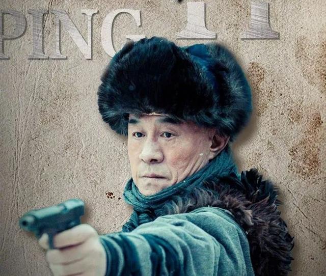 儿子是演员杜淳,他经历三次婚姻感情不顺,年过花甲仍绯闻缠身
