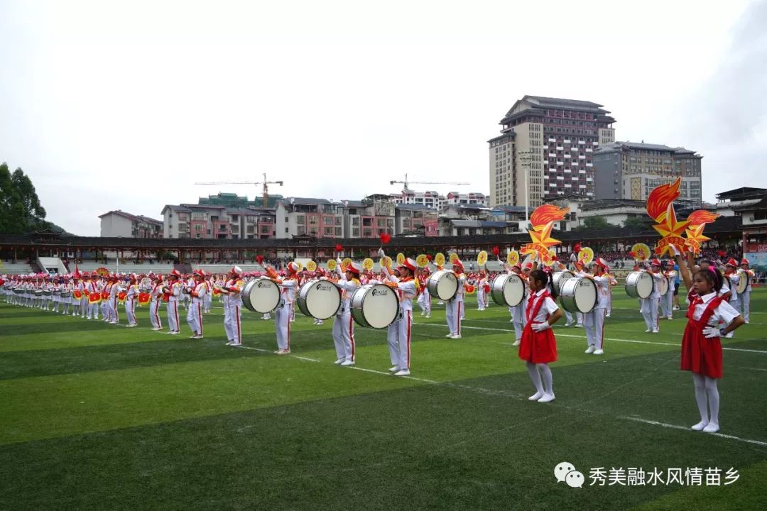 融水县第一小学接受检阅