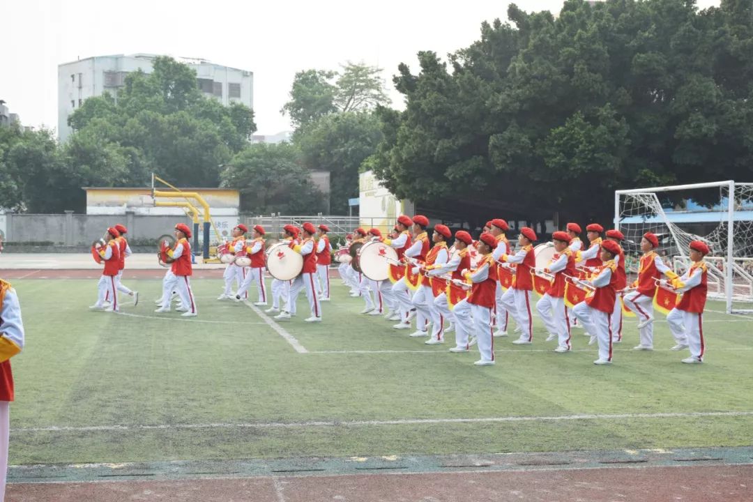 鼓号铿锵梦想飞扬石楼镇中心小学少先队鼓号队展演