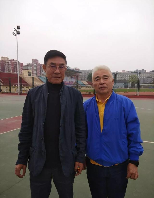 儿子是演员杜淳,他经历三次婚姻感情不顺,年过花甲仍绯闻缠身