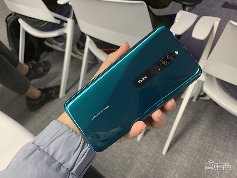 Redmi发布5000mAh千元机，卢伟冰说明年5G手机支持SA/NSA双模