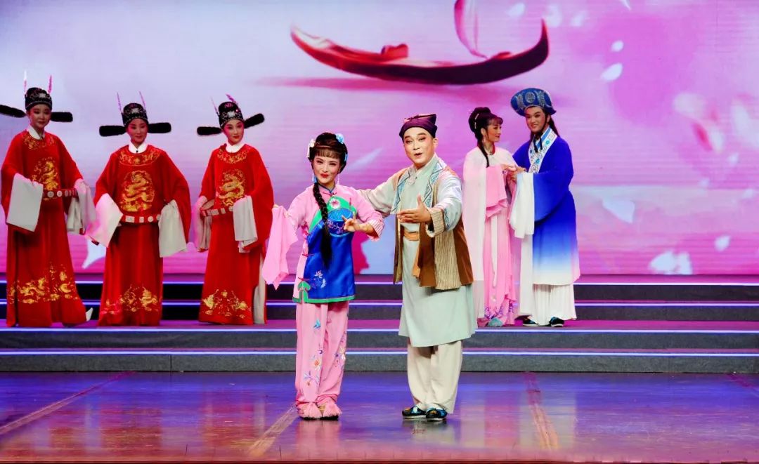 庆祝新中国成立70周年黄梅戏演唱会昨晚在央视戏曲频道隆重播出