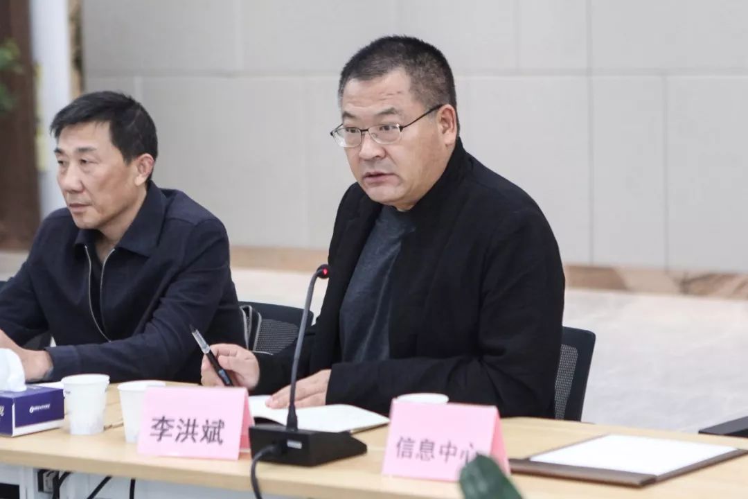 襄阳市房地产业协会秘书长李洪斌襄阳市房地产业协会秘书长李洪斌主持