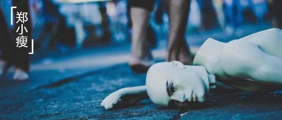 原创苏州女孩街头裸奔,现场画面被疯传:人性冷漠,真经不起考验!