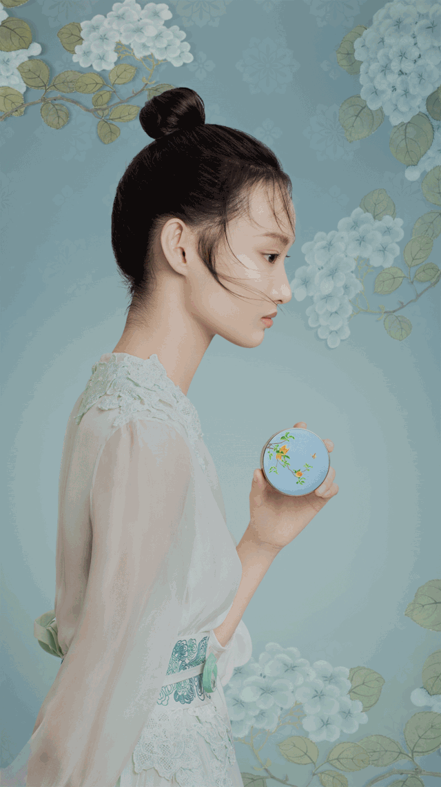 (图片来自微博@故宫博物院)既不能丢了故宫的艺术底蕴,还要兼顾美妆的
