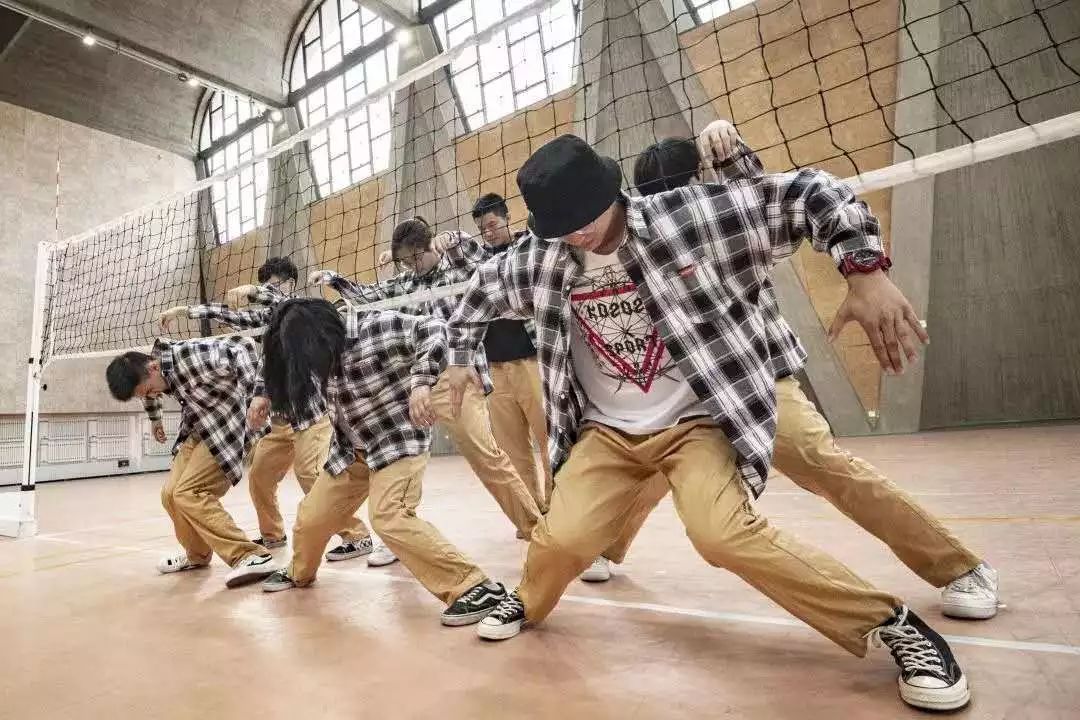 popping,是放克舞蹈(funk dance)和街舞(street dance)中的一种风格