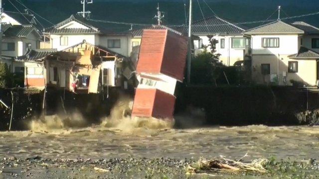 重创下的日本国民：平静有序高效清理“海贝思”灾后废墟