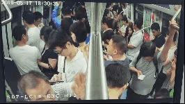 终于判刑!他们曾在深圳地铁上大喊“趴下有地雷”引恐慌