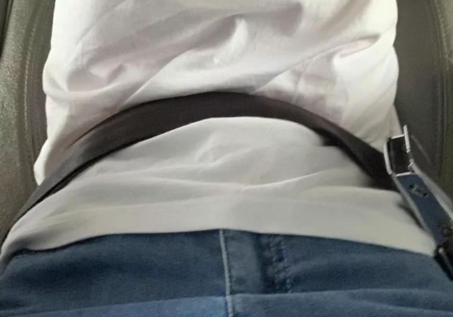 如何给女生系安全带 f957e189c6b34c2da74bd462a9d39c7e.jpeg