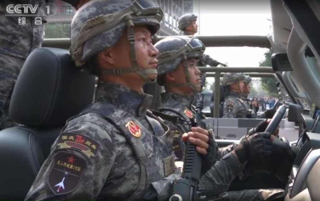 博采众长解放军:曾借鉴过苏军,也曾摸着鹰酱过河那究竟哪个更好_头盔